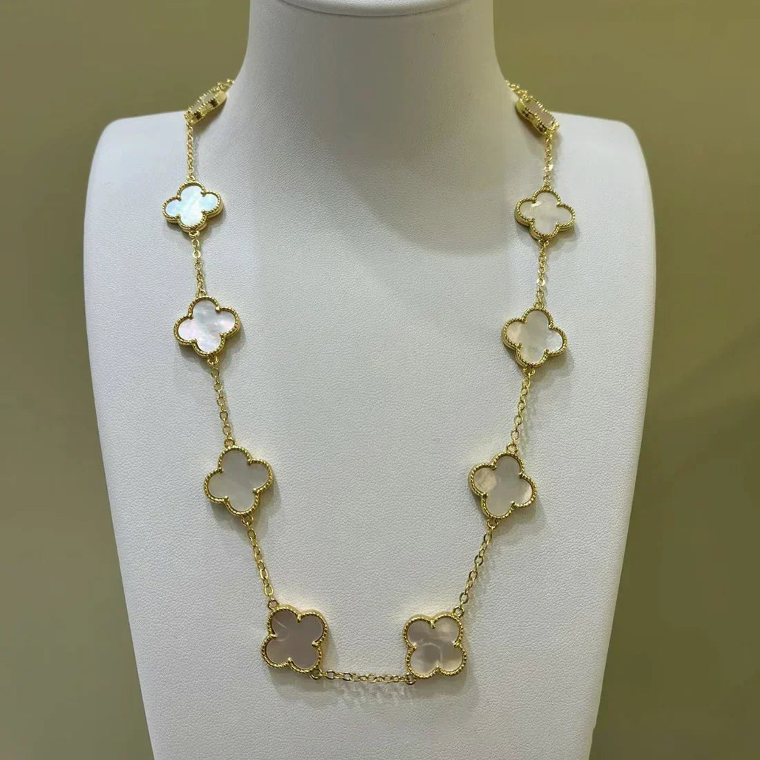 CLOVER | Necklace with 10 Clovers White