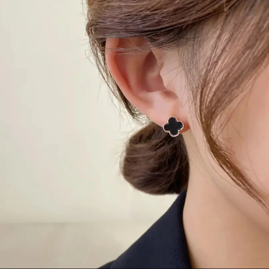 CLOVER | Earrings Black