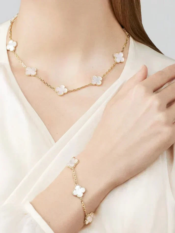 CLOVER | Necklace with 10 Clovers White