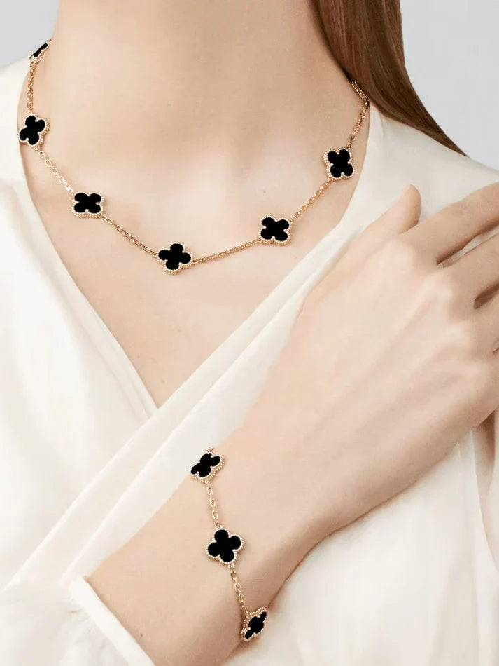 CLOVER | Necklace with 10 Clovers Black