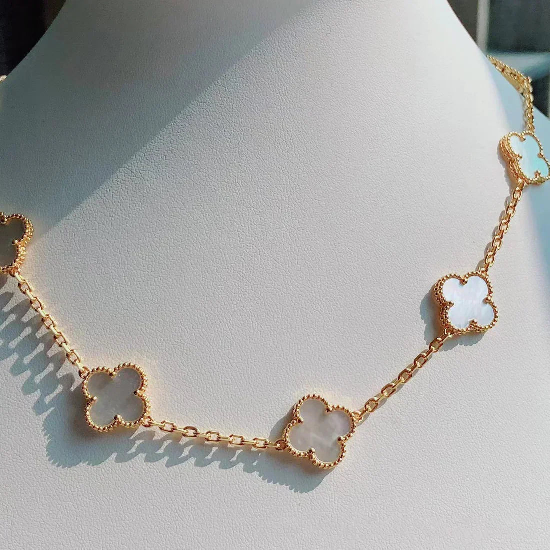 CLOVER | Necklace with 10 Clovers White