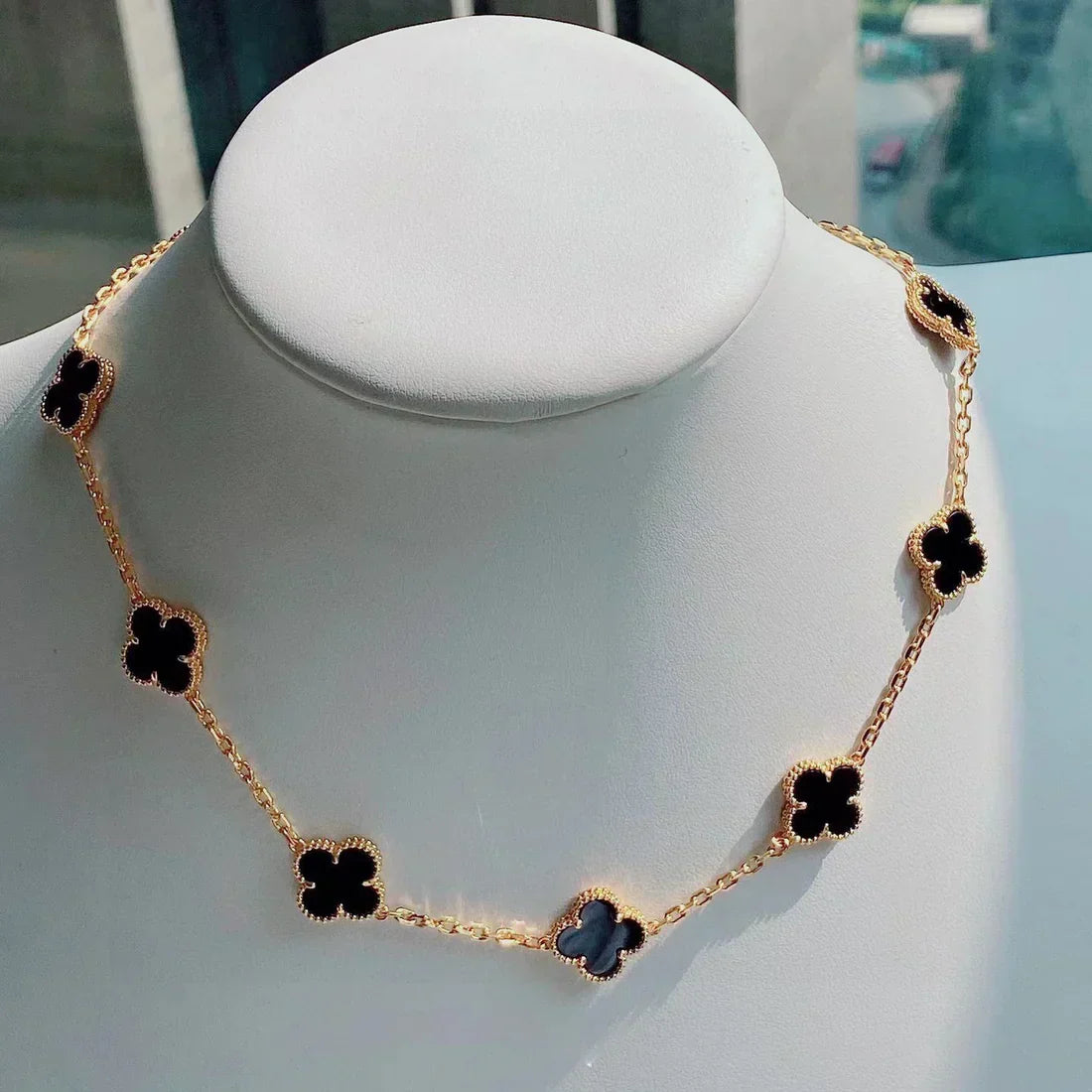 CLOVER | Necklace with 10 Clovers Black