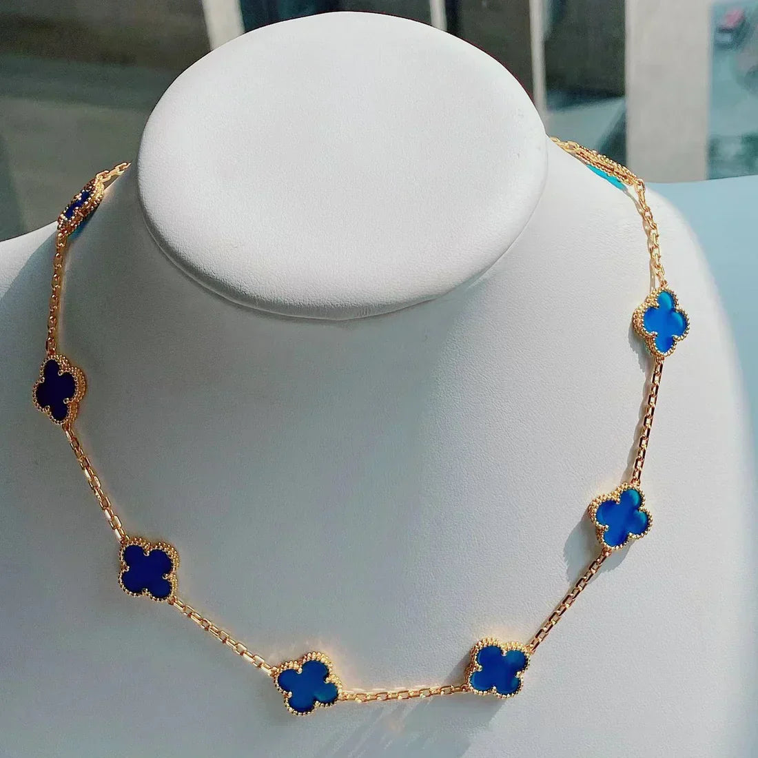 CLOVER | Necklace with 10 Clovers Blue