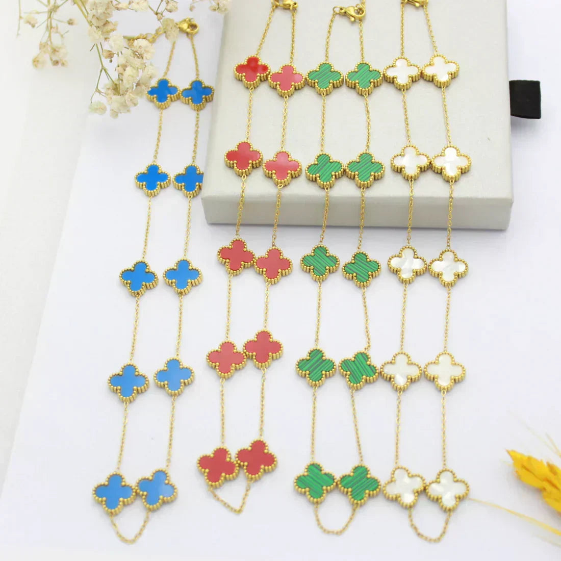CLOVER | Necklace with 10 Clovers Blue