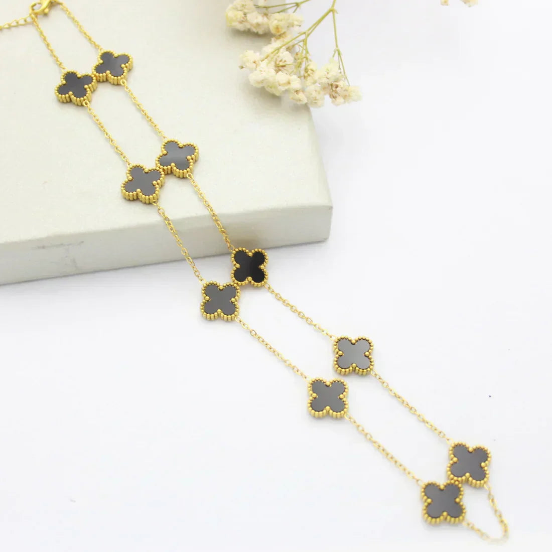 CLOVER | Necklace with 10 Clovers Black